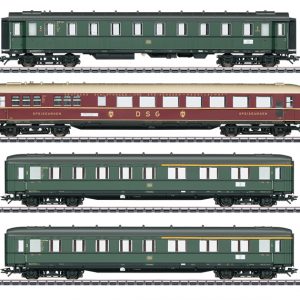 43279 DB. Sneltrein rijtuigset  4-delig  past bij lok BR. 18 505