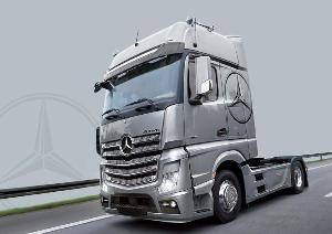 3905 M.B. Actros MP-4 Gigaspace  1:24